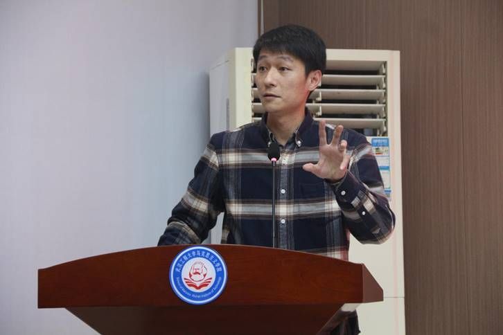 ע��: ��ΰ��